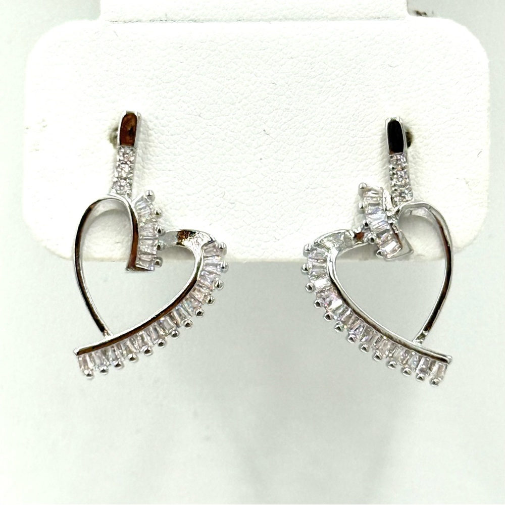 New Sterling Silver White Sapphire Heart Pierced Stud Earrings